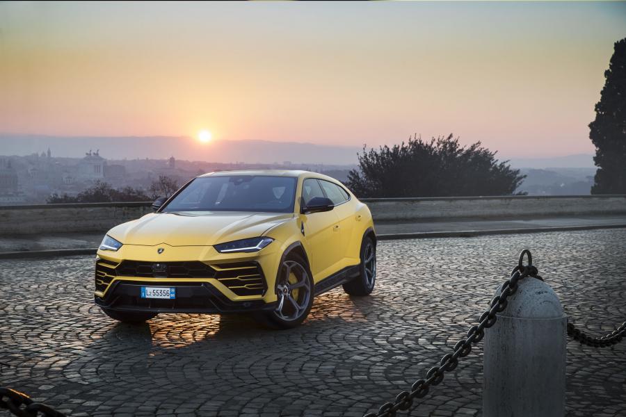  Lamborghini Urus Shiny Black Package 2018 года  (фото 15 из 40)